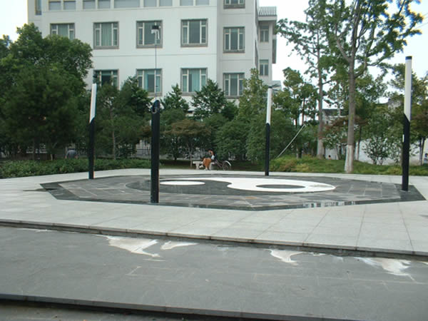 图书馆南侧
