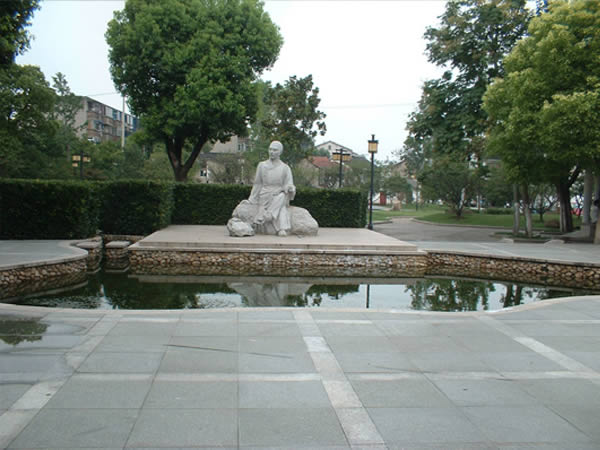 图书馆南侧